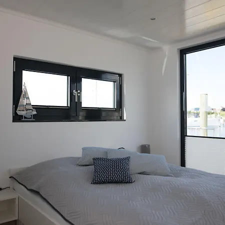 Дом отдыха Hausboot Well - Husbad Well Egernsund